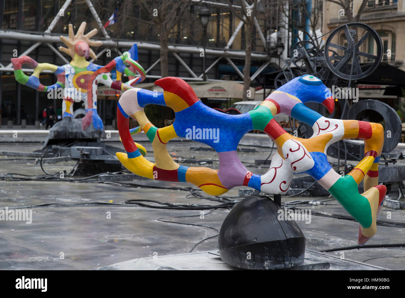 Sculture presso la Fontana Stravinsky 4 arrondissement di Parigi in inverno Foto Stock