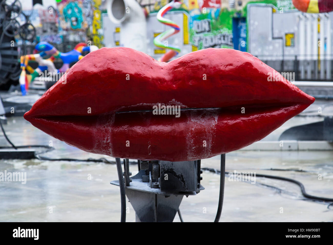 Sculture presso la Fontana Stravinsky 4 arrondissement di Parigi in inverno Foto Stock