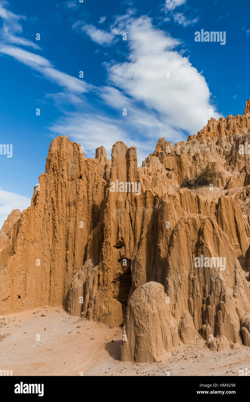 Pesantemente eroso Panaca Formazione, creando splendide guglie e scogliere di siltstone e mudstone, in cattedrale Gorge State Park, Nevada, STATI UNITI D'AMERICA Foto Stock