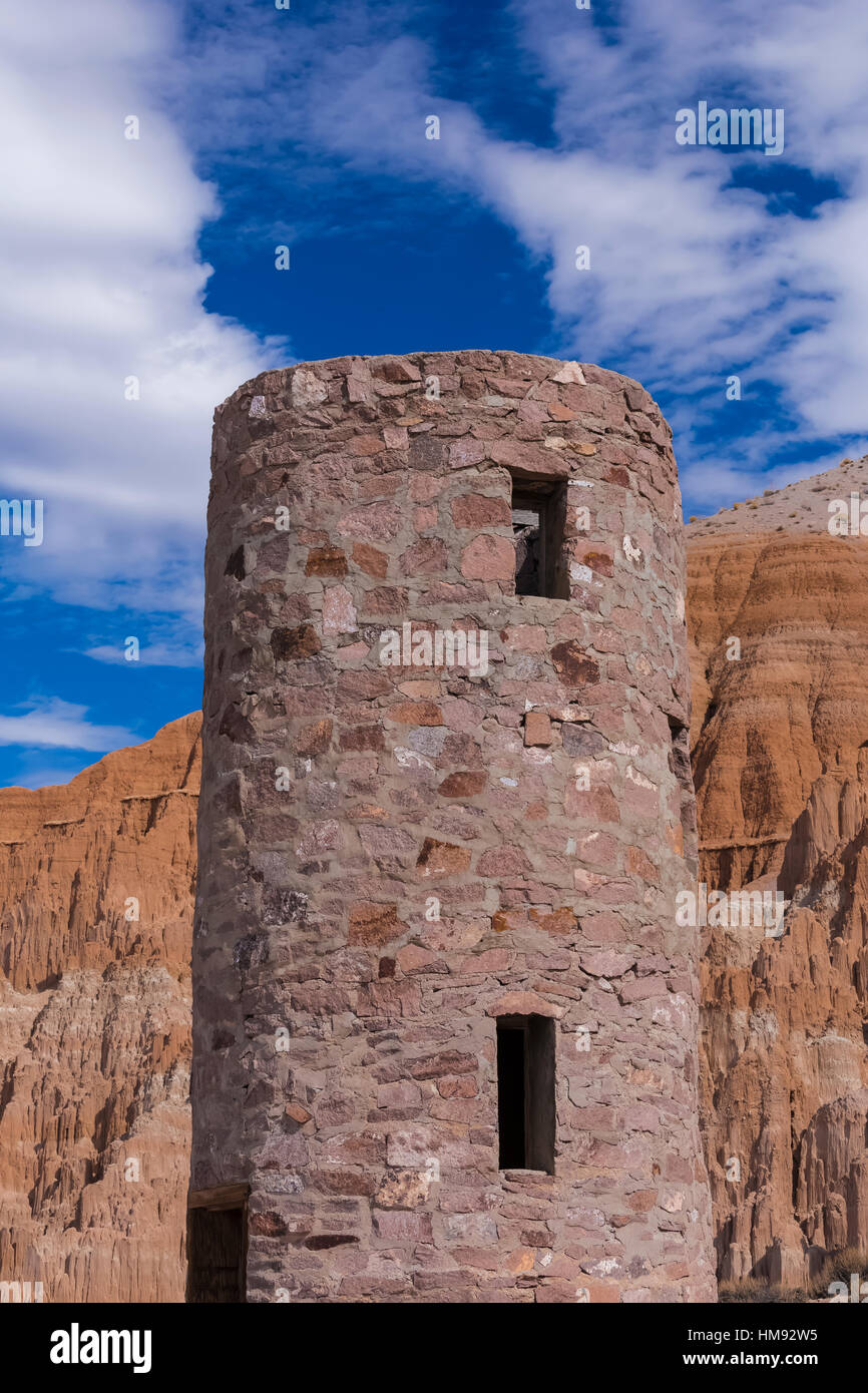 Acqua di pietra a torre costruito dalla conservazione civile Corps durante la Grande Depressione, Cattedrale Gorge State Park, Nevada, STATI UNITI D'AMERICA Foto Stock