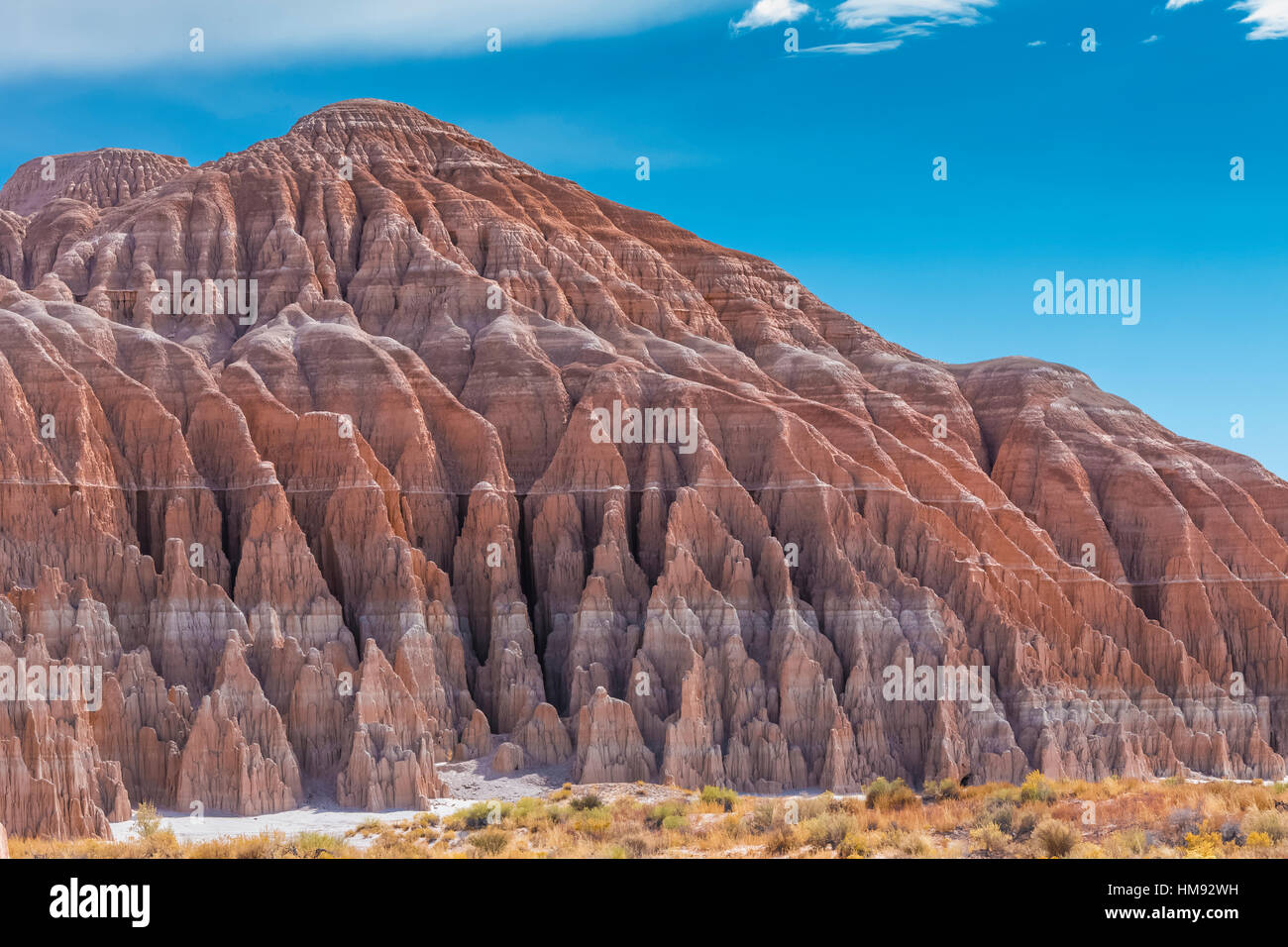 Pesantemente eroso Panaca Formazione, creando splendide guglie e scogliere, a Cathedral Gorge State Park, Nevada, STATI UNITI D'AMERICA Foto Stock