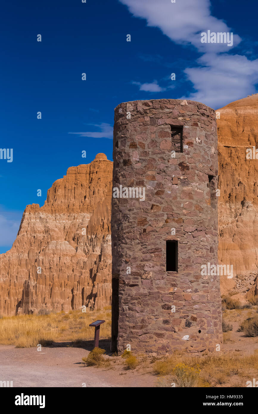 Acqua di pietra a torre costruito dalla conservazione civile Corps durante la Grande Depressione, Cattedrale Gorge State Park, Nevada, STATI UNITI D'AMERICA Foto Stock