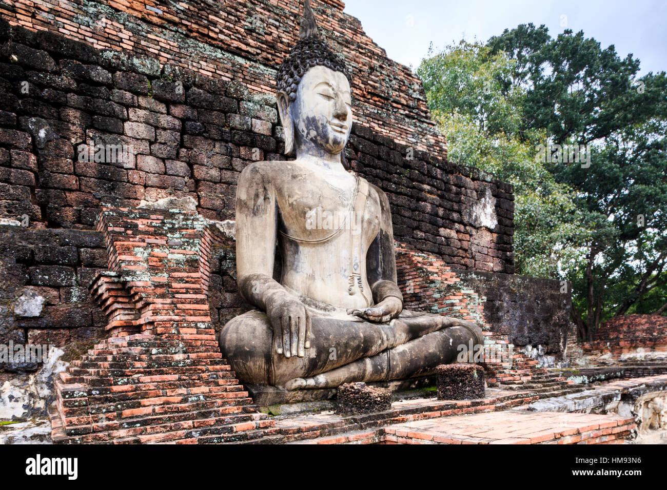 Budda seduto in Sukhothai, Thailandia, Sud-est asiatico Foto Stock