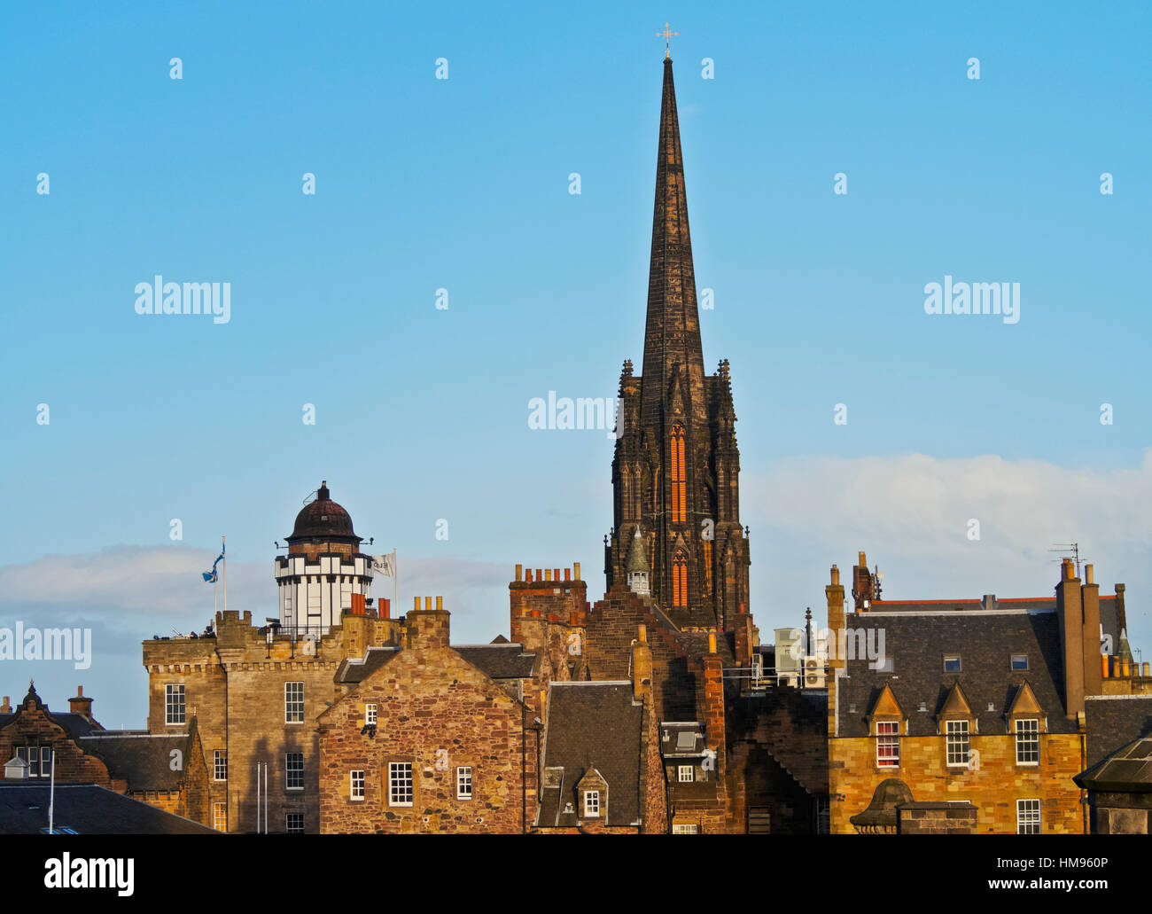 Vista verso il mozzo e Camera Obscura, Città Vecchia, Edimburgo, Lothian, Scozia, Regno Unito Foto Stock