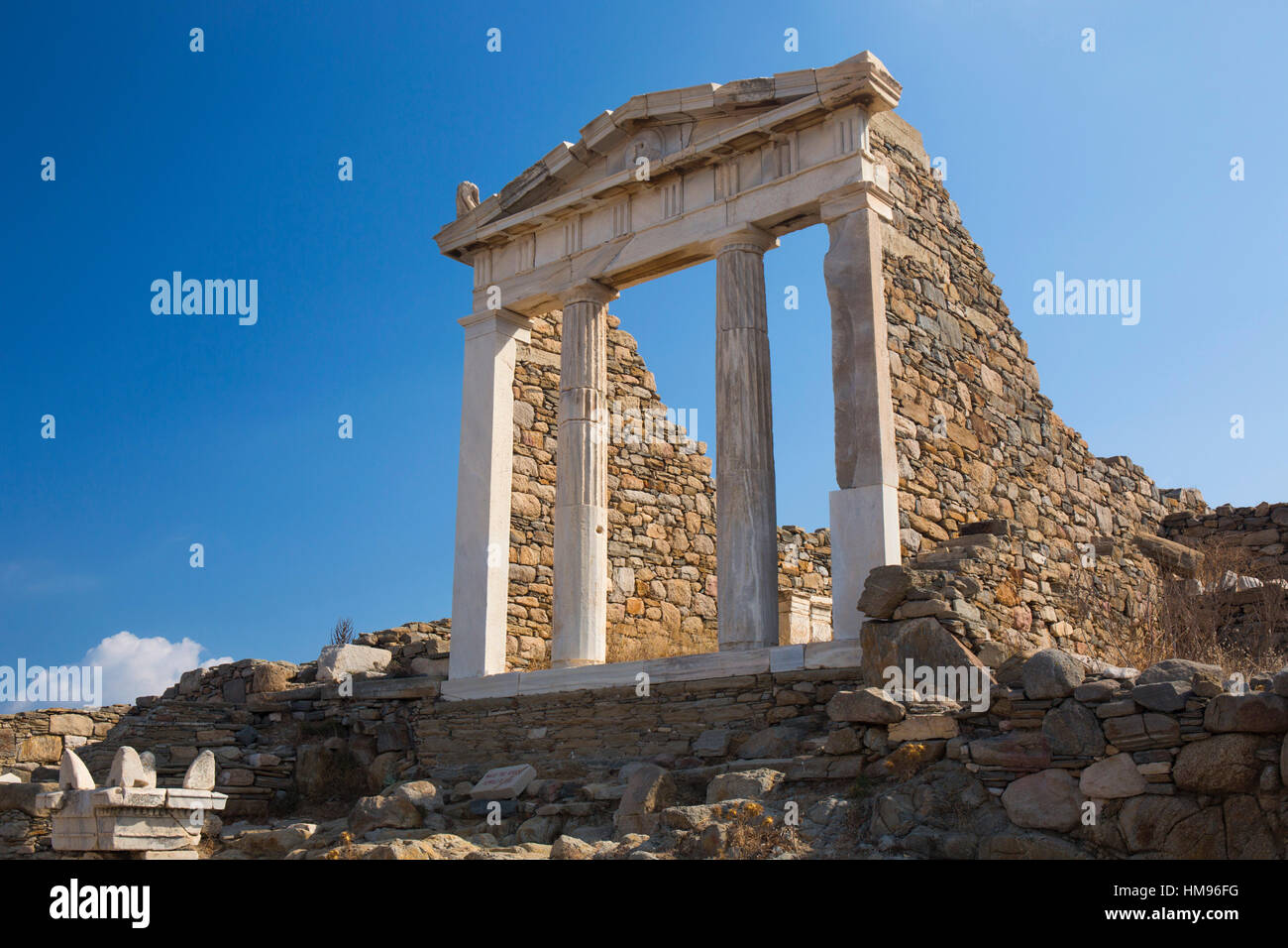 Reperti archeologici del Tempio di Iside, Delos, Cicladi, Egeo meridionale, le isole greche, Grecia Foto Stock