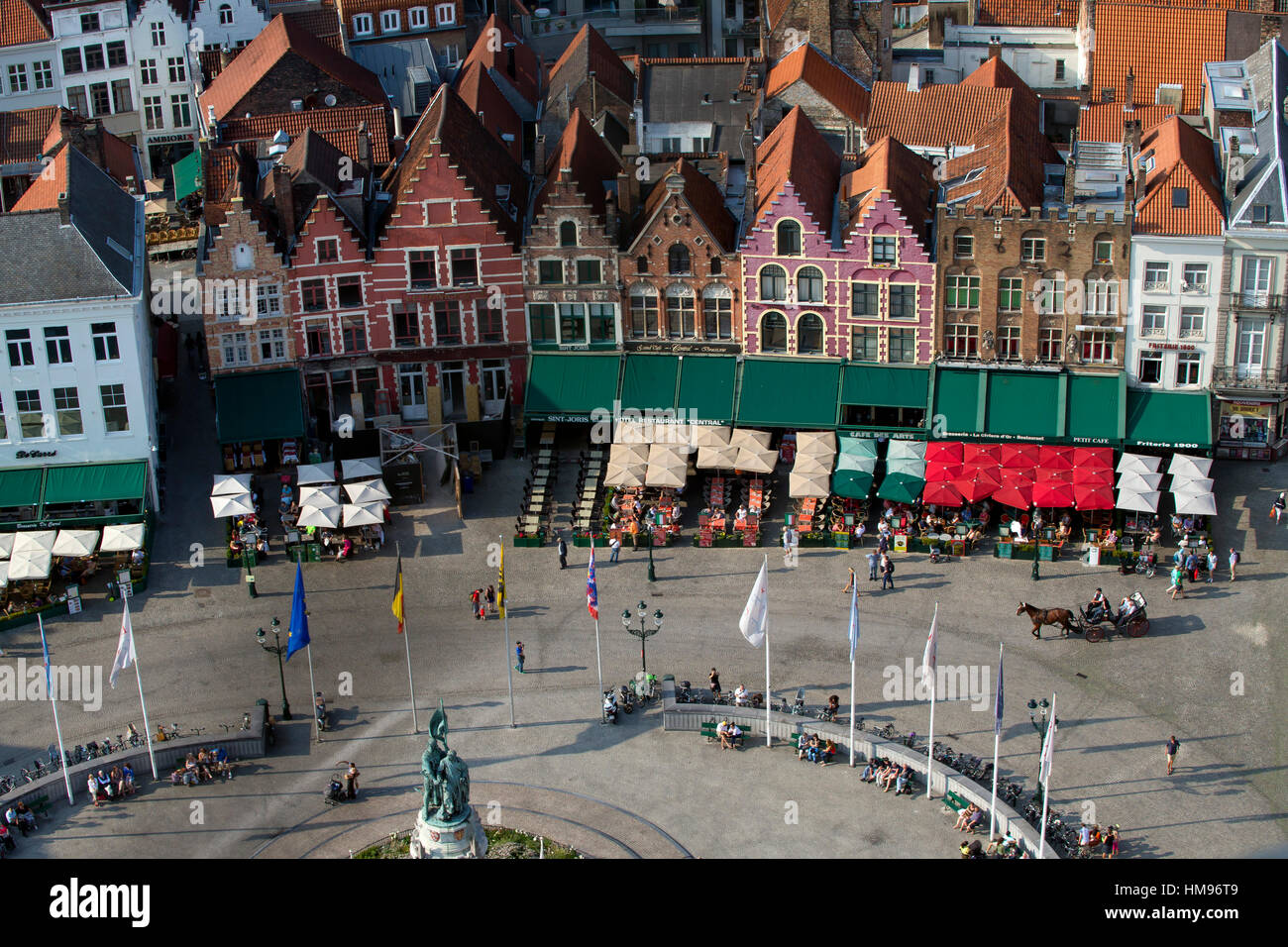 Markt Square visto dalla parte superiore della torre campanaria(Belfort Torre), Bruges, Fiandre Occidentali, Belgio Foto Stock