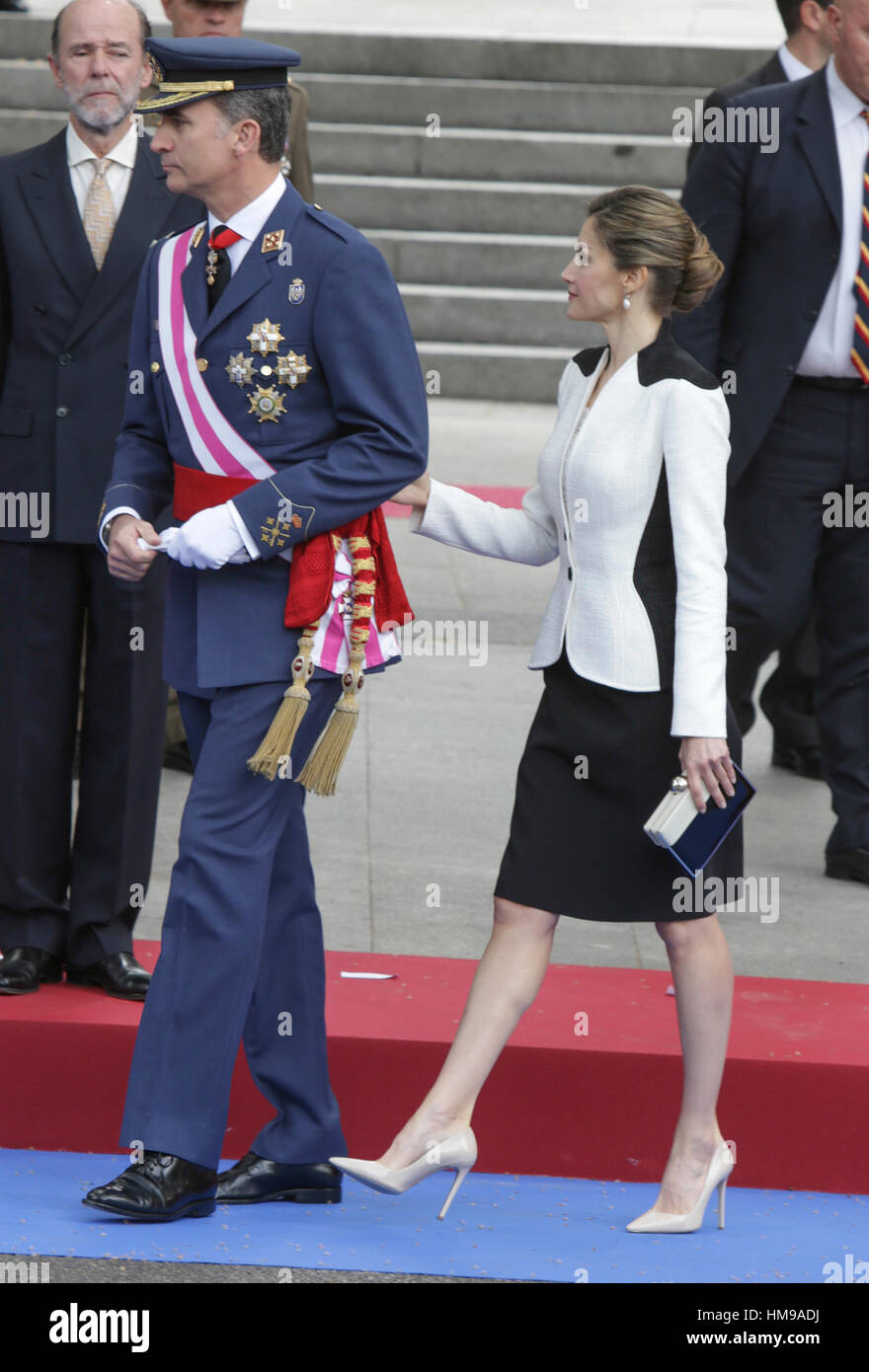 Il re Filippo VI e la Regina Letizia durante la Spagna le forze armate nazionali giorno 2016 a Plaza de la Lealtad, a Madrid, Sabato 28 Maggio, 2016. Foto Stock