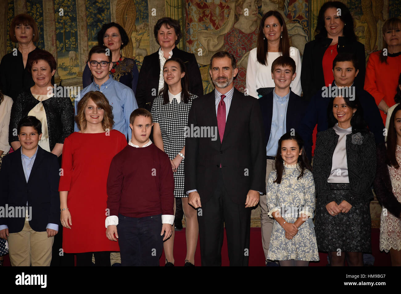 Il re Filippo VI di Spagna durante l udienza a bambini vincitori del concorso per bambini " Concorso di che cosa è un re per te?" a Palazzo Zarzuela a Madrid 12/12/2016 Foto Stock