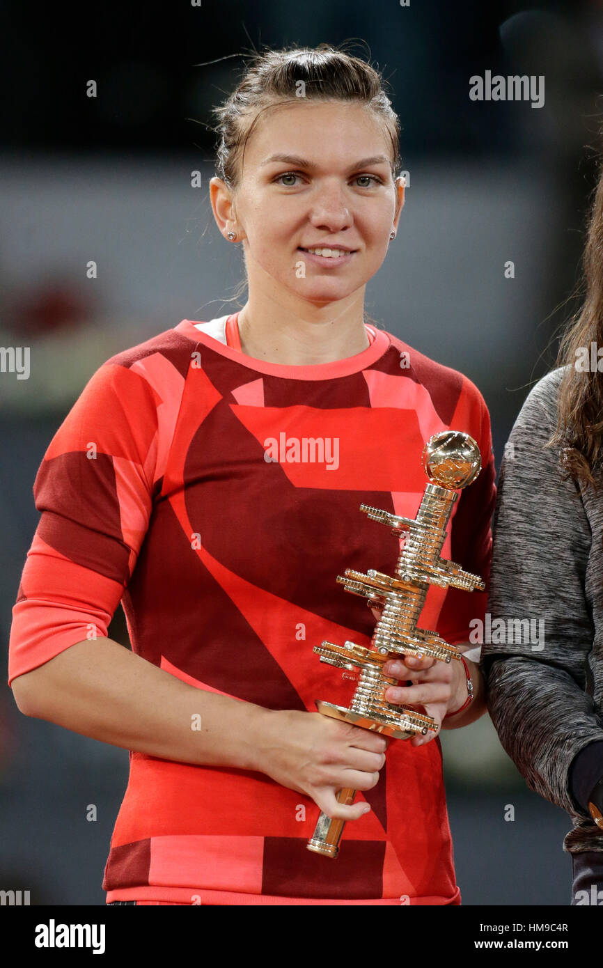Tennisplayer Simona Halep durante la finale donne della Mutua Madrid Open torneo di tennis presso la Caja Magica, in Madrid, sabato 7 maggio, 2016. Foto Stock