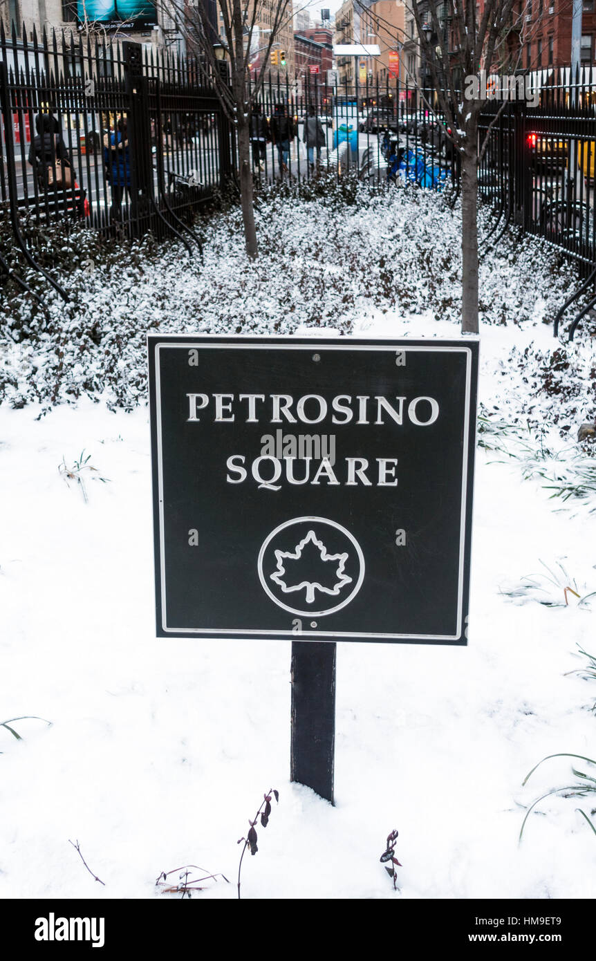 Neve a Petrosino piazza di Little Italy a New York City Foto Stock