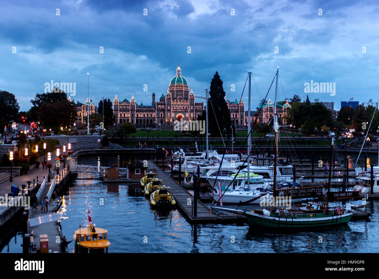 Canada Punti di riferimento in Victoria BC - Bella twilight in Victoria Inner Harbour con sullo sfondo il palazzo del Parlamento 5. Foto Stock