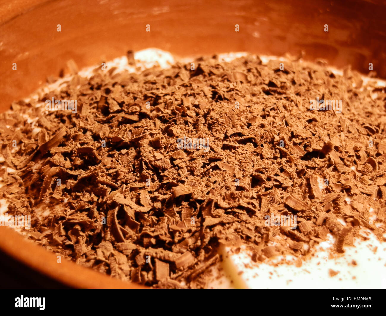 Gustoso yogurt fatto in casa con il cioccolato grattugiato. 2 Foto Stock