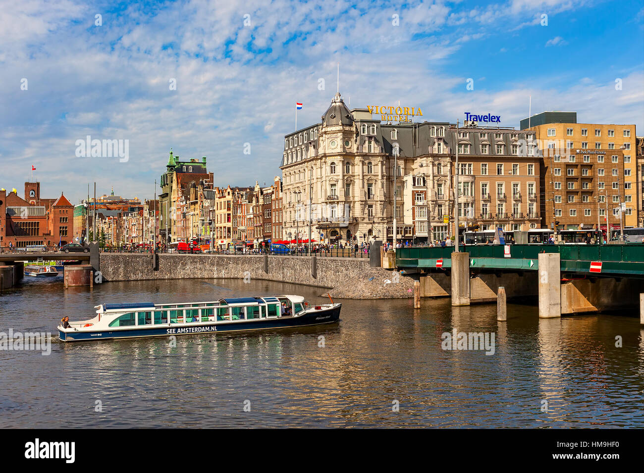 Vista Del Centro Della Citta Di Amsterdam La Capitale E La Citta Piu Popolosa In Paesi Bassi Foto Stock Alamy