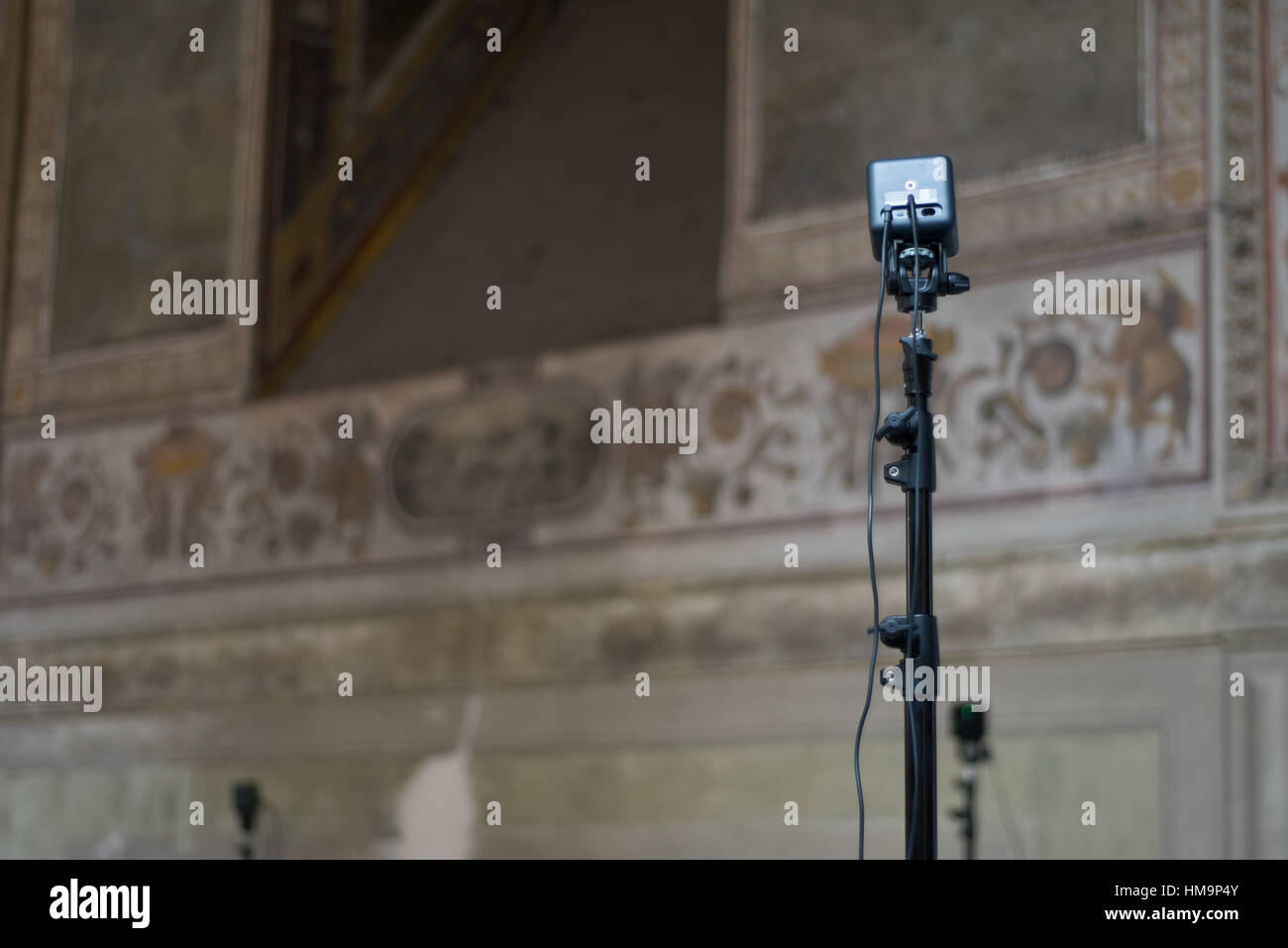 La realtà virtuale telecamera collocata su un arte luogo pubblico a Firenze, Italia Foto Stock