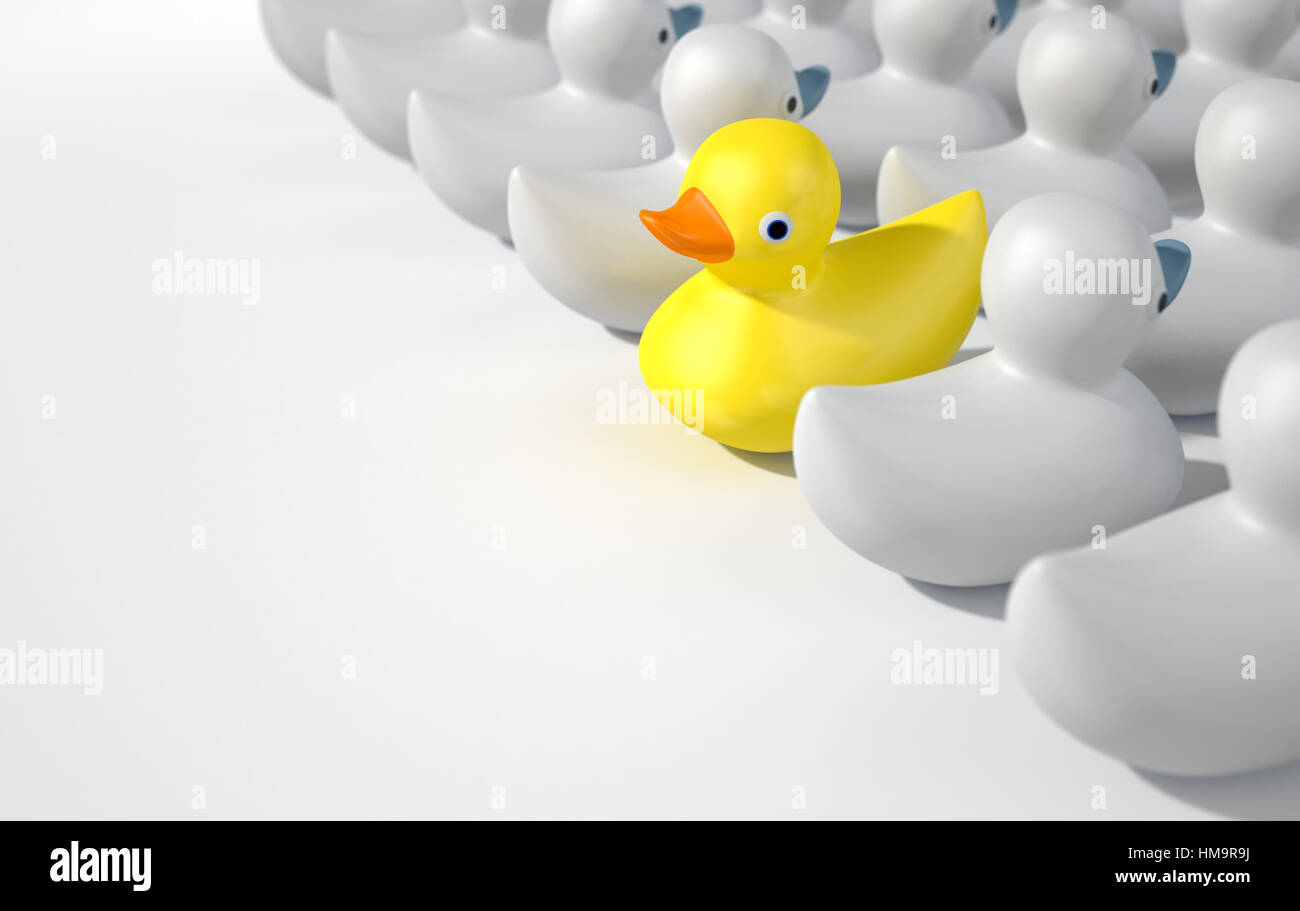 Un non conformista raffigurazione di una gomma gialla bath duck nuoto contro il flusso di bianco le papere di gomma su un isolato bianco di sfondo per studio. 3D ren Foto Stock