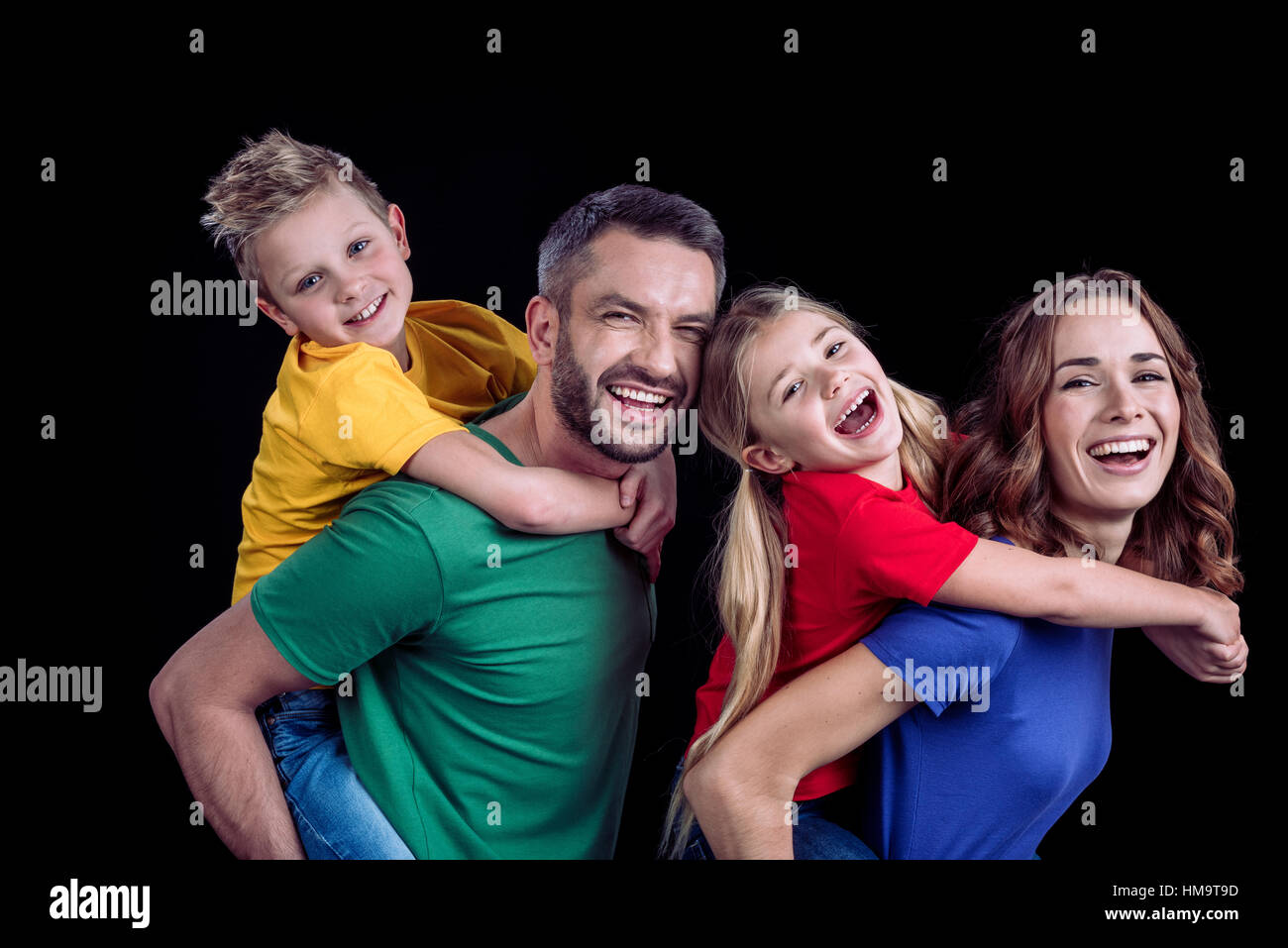 La famiglia felice sorridente in telecamera Foto Stock