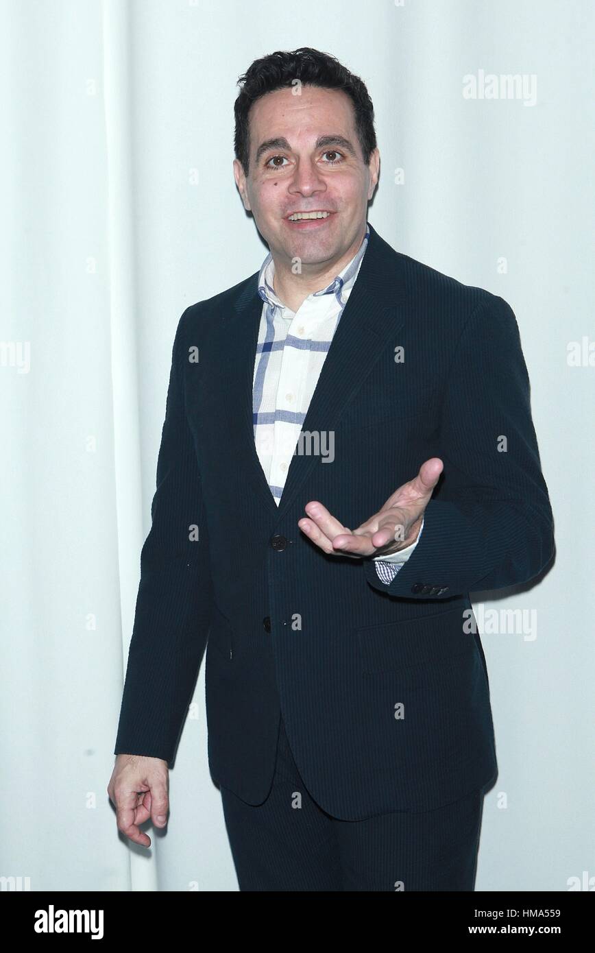 La città di New York, Stati Uniti d'America. Il 1° febbraio 2017. Mario Cantone presso Il Blue Jacket Fashion Show a beneficio del cancro della prostata Foundation at Chelsea Piers, Pier 59 nella città di New York, NY. Credito: Diego Corredor/Mediapunch/Alamy Live News Foto Stock