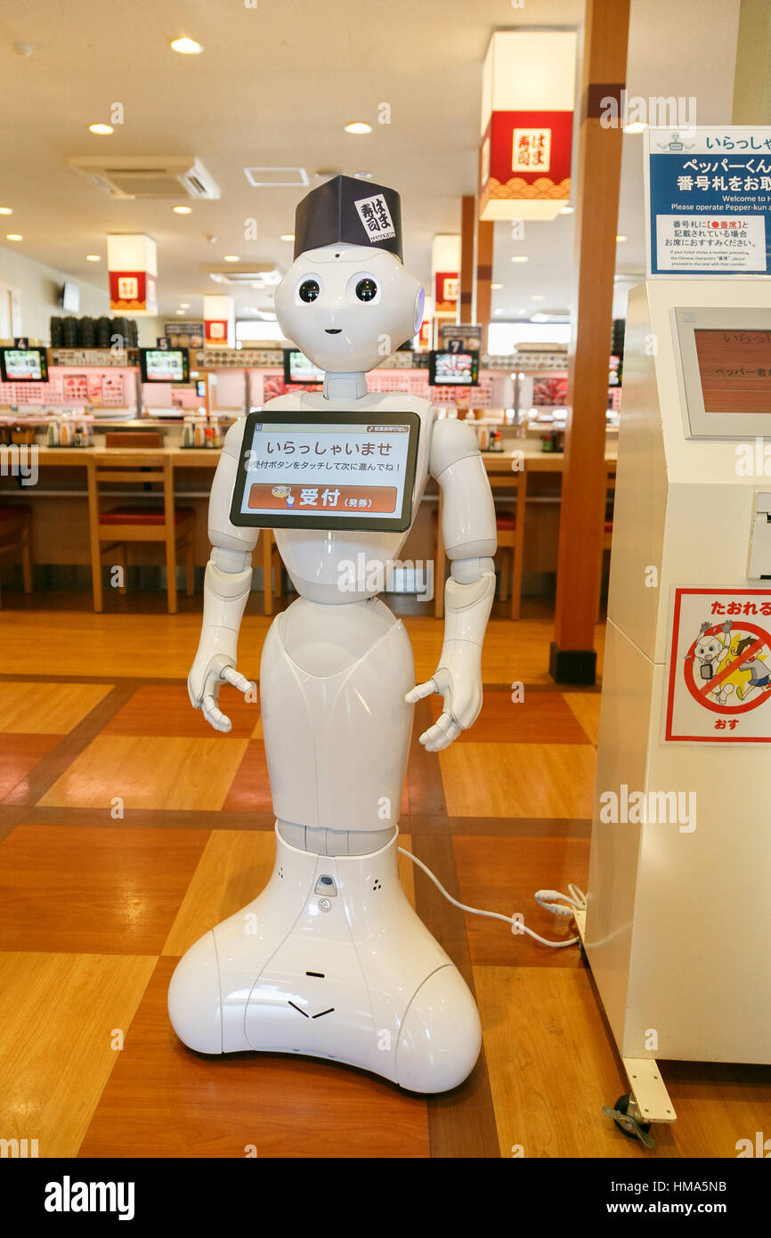 Tokyo, Giappone. 2° febbraio 2017. Pepe lavora presso la reception del Hamazushi nastro trasportatore ristorante di sushi in Saitama, appena a nord di Tokyo il 2 febbraio 2017, in Giappone. Il robot umanoide creato da SoftBank Robotics è in fase di collaudo da parte della catena di sushi di salutare, prendere tabella prenotazioni e lasciare che i clienti sappiano quando loro sedi sono pronti. Pepe è stata introdotta per migliorare la velocità di servizio al già altamente automatizzato di ristorante. Credito: Aflo Co. Ltd./Alamy Live News Foto Stock