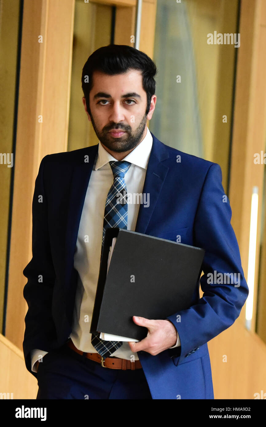 Edimburgo, Scozia, Regno Unito. 2° febbraio 2017. Scottish Ministro dei trasporti Humza Yousaf sul modo di Primo Ministro di domande al parlamento scozzese, precedendo la fase cruciale 1 dibattito di bilancio più tardi nel giorno, Credito: Ken Jack/Alamy Live News Foto Stock