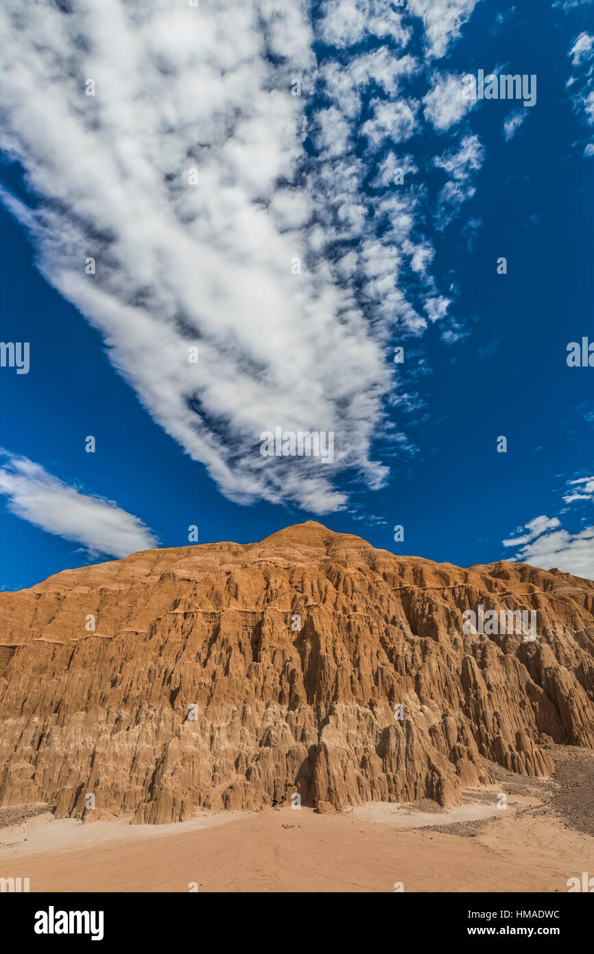 Erosi formazione Panaca, creando splendide guglie e scogliere di siltstone e mudstone, Cattedrale Gorge State Park, Nevada, STATI UNITI D'AMERICA Foto Stock