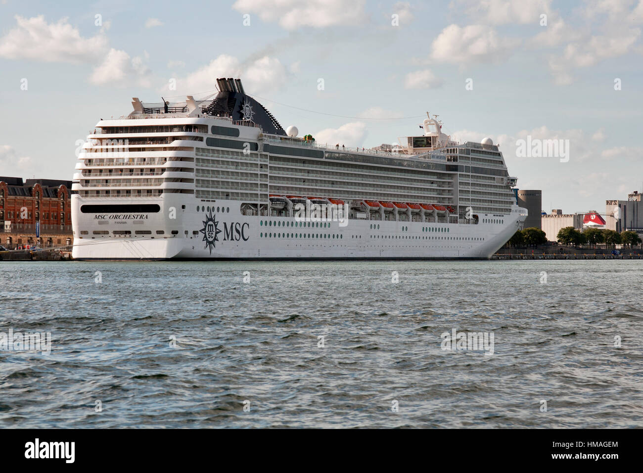 COPENHAGEN, Danimarca - 29 Maggio: MSC Orchestra nave da crociera costruita nel 2007 ormeggiati in porto il 29 maggio 2010 a Copenhagen, Danimarca. Ella è la seconda nave Foto Stock