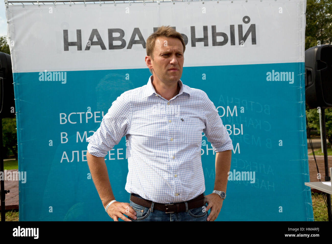 Il Russo leader dell opposizione Alexei Navalny parla agli elettori e sostenitori di parcheggio durante la campagna elettorale per il sindaco di Mosca Foto Stock