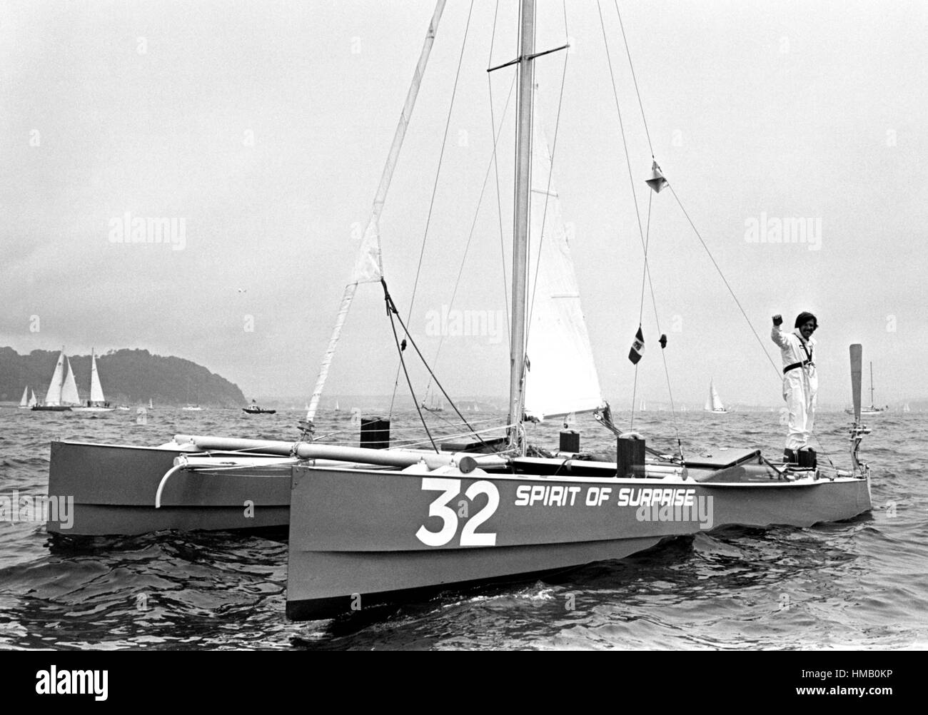 AJAXNETPHOTO. 6 Giugno, 1976. PLYMOUTH in Inghilterra. - OSTAR 1976 - Voce italiana spirito di sorpresa con skipper da Ambrogio Fogar ha subito un guasto strutturale e pensionati Azzorre. Foto:JONATHAN EASTLAND/AJAX REF:2760506 10 Foto Stock