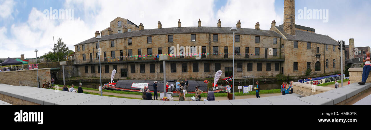 Il canale in occasione del festival di Leeds a Liverpool Canal a Burnley in Lancashire Foto Stock