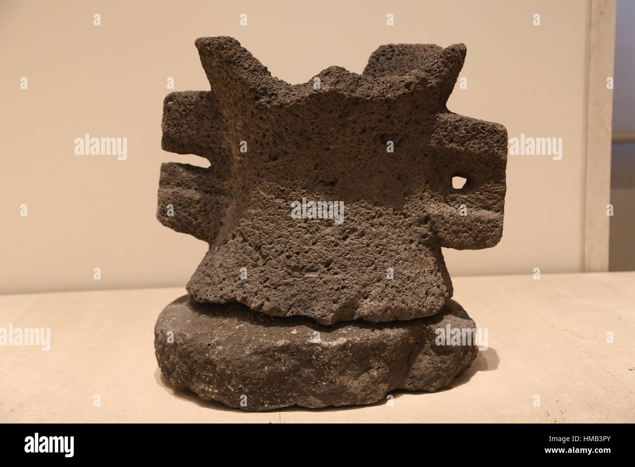 Mano di pietra di mulino.. 3a-4a secolo. Andalusia. Mulino. domestici due pezzi: meta, e un pezzo di mobile chiamato catillus. Spagna. Archaeologica nazionale Foto Stock