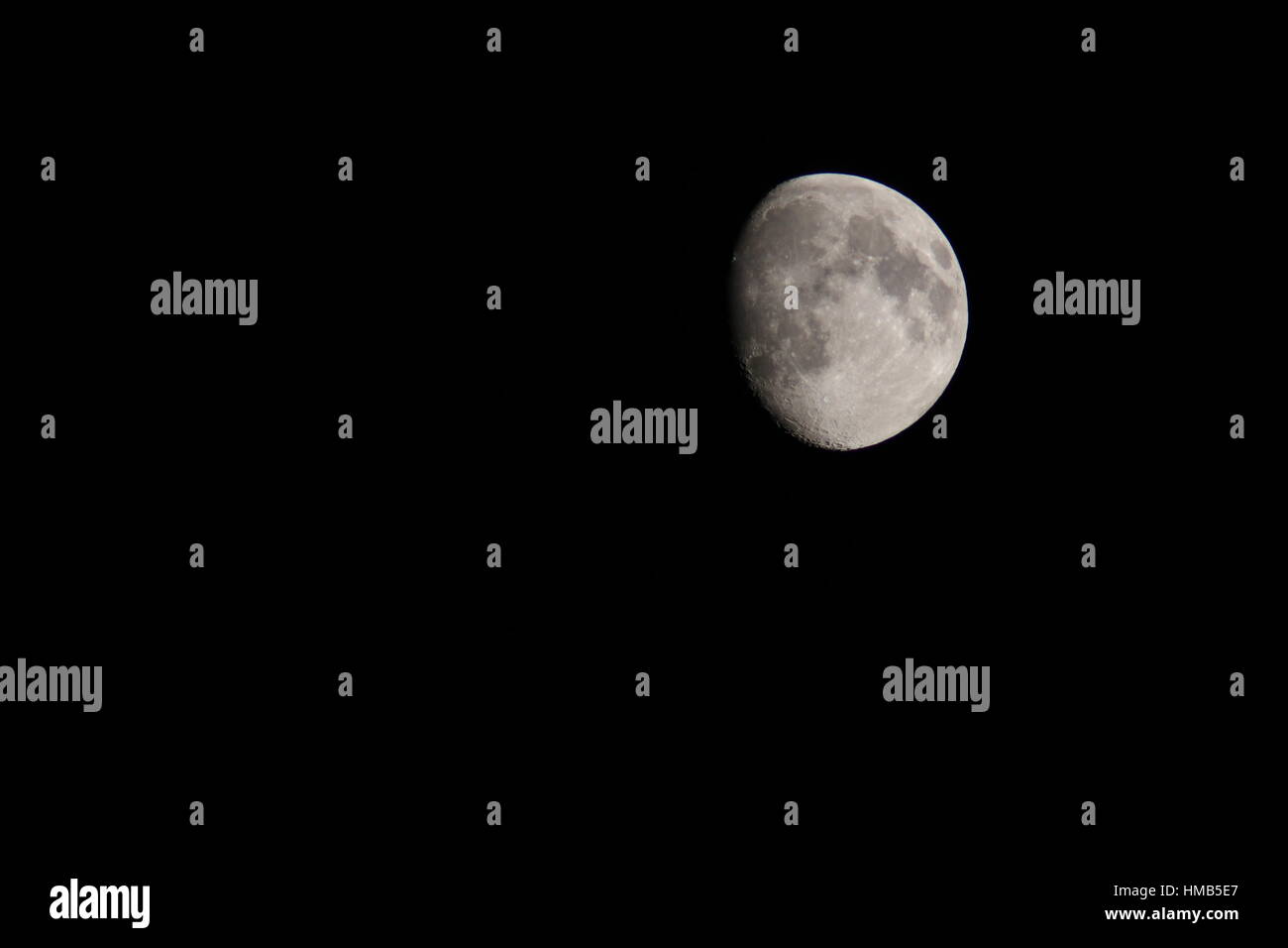 I crateri della luna in una notte chiara guardando Foto Stock