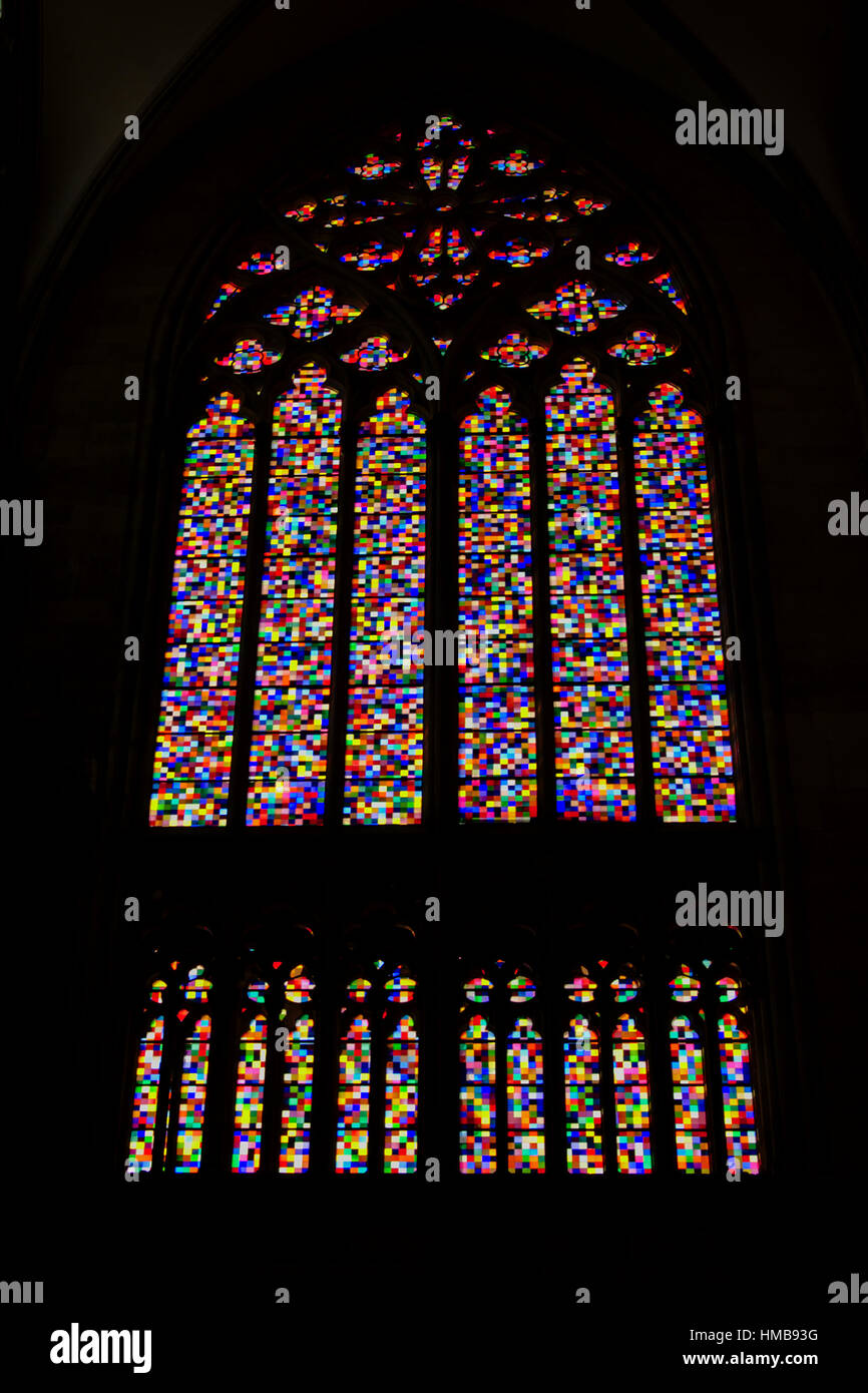'Symphony di luce', moderno e colorato vetrata, progettati dall'artista tedesco Gerhard Richter nella cattedrale di Colonia Foto Stock