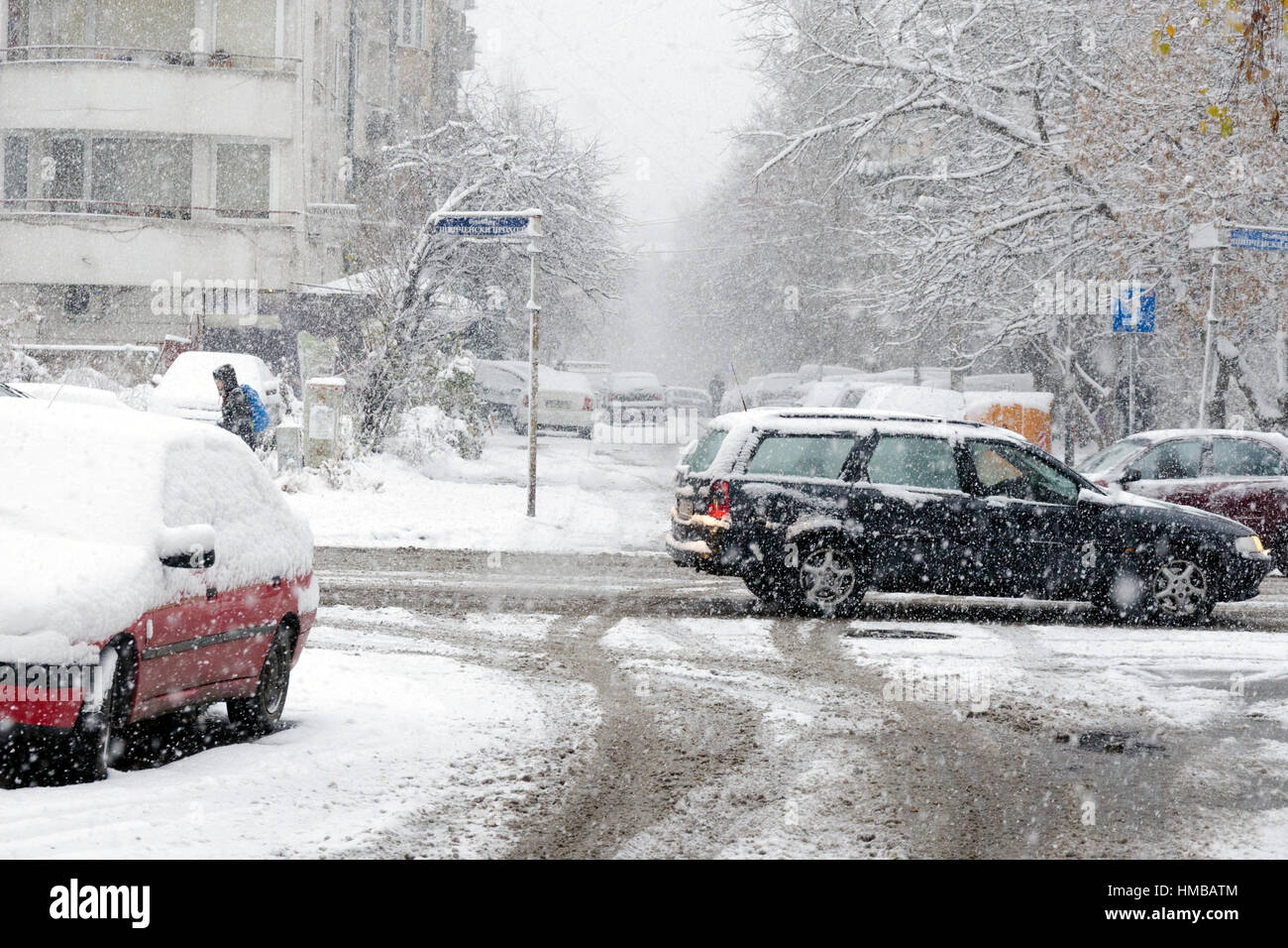Strade di Sofia, Bulgaria durante la nevicata Foto Stock