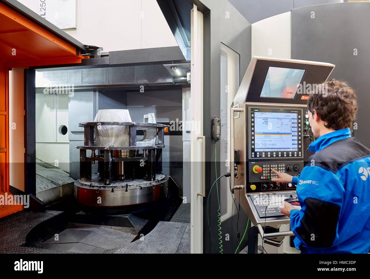 Centro di lavorazione. CNC. Tornio verticale. Macchine utensili azienda. Gipuzkoa. Paese basco. Spagna. Europa Foto Stock