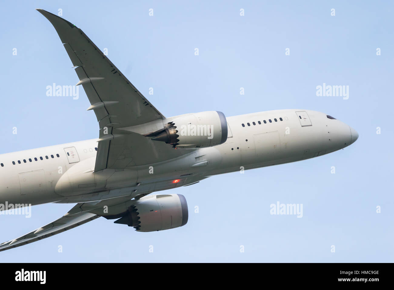 Primo piano di aereo in fase di decollo dall'aeroporto. Foto Stock