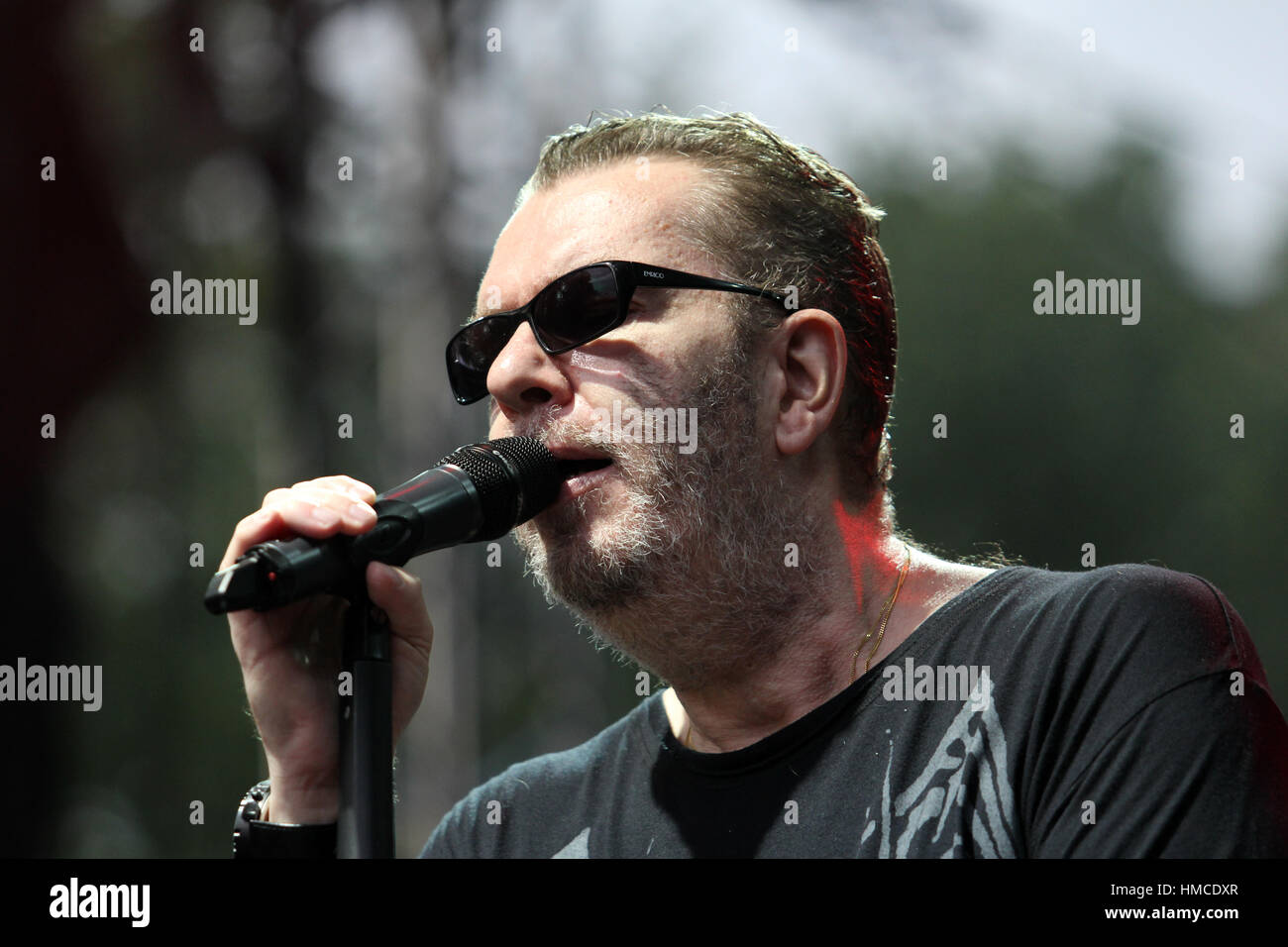Praga, Repubblica Ceca - 25 giugno 2016: Singer Richard Muller si esibisce dal vivo sul palco durante un concerto al Festival di metronomo Foto Stock