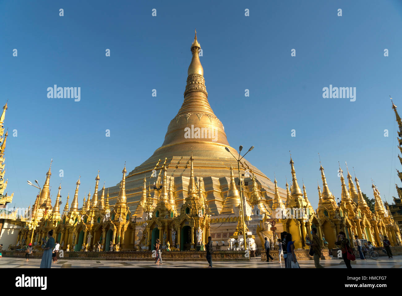 Shwedagon pagoda in Yangon o Rangoon, Myanmar, Asia Foto Stock