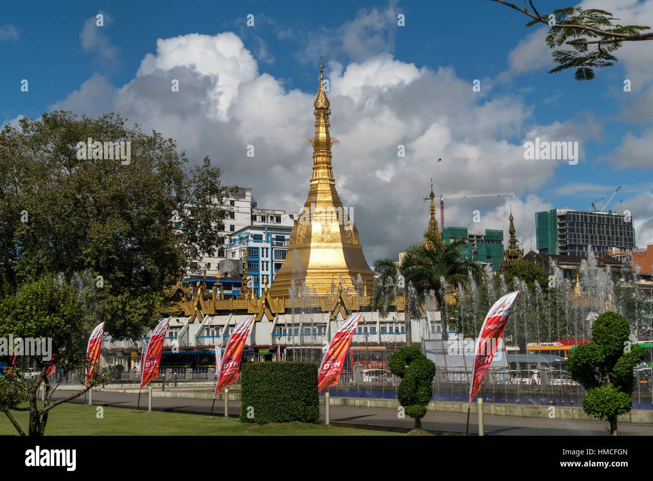 Sule Pagoda di Yangon o Rangoon, Myanmar, Asia Foto Stock