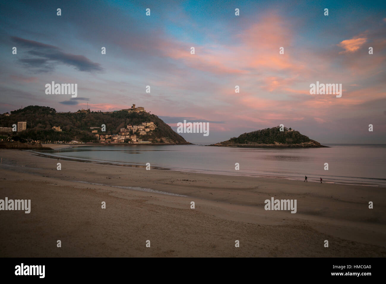 Monte Igeldo, Isla Santa Chiara e Playa de Ondarreta all'alba,San Sebastian, Paesi Baschi Foto Stock