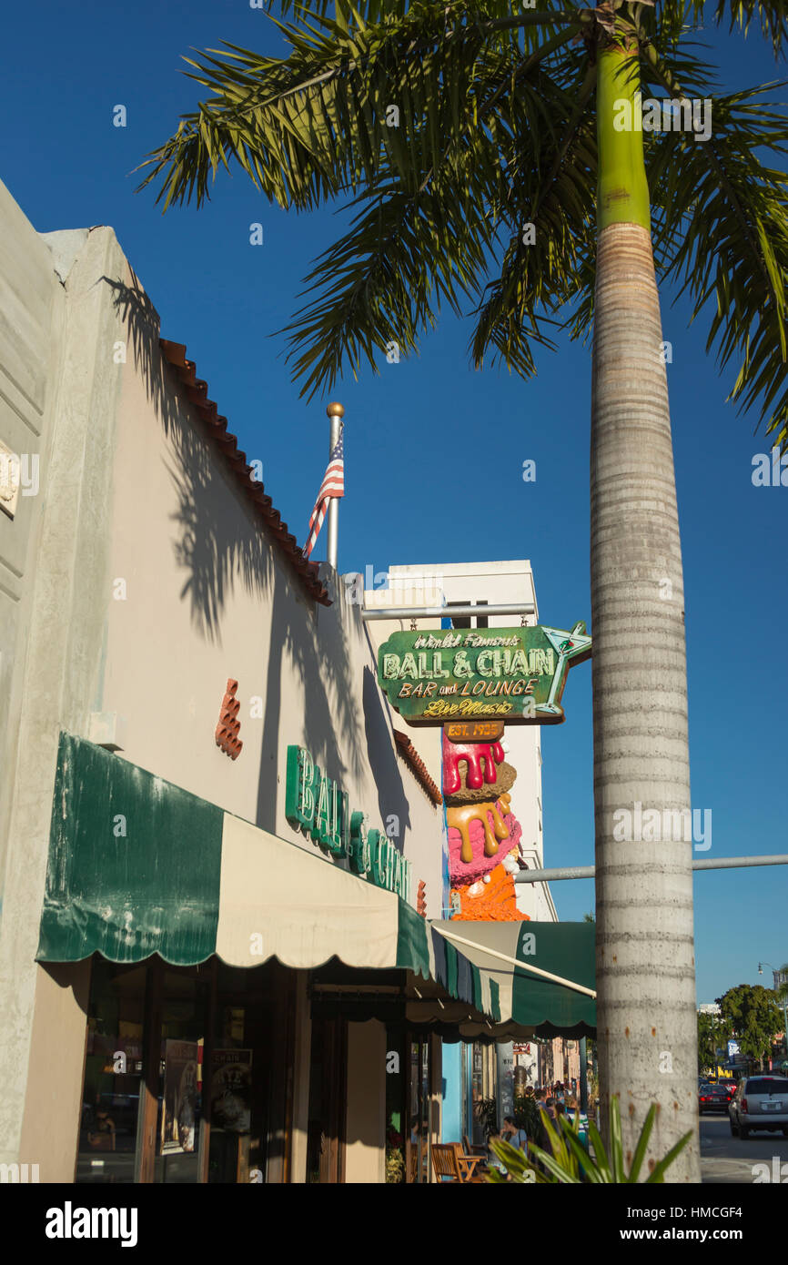 La sfera e la storica catena DANCE CLUB ottava strada Little Havana Miami Florida USA Foto Stock