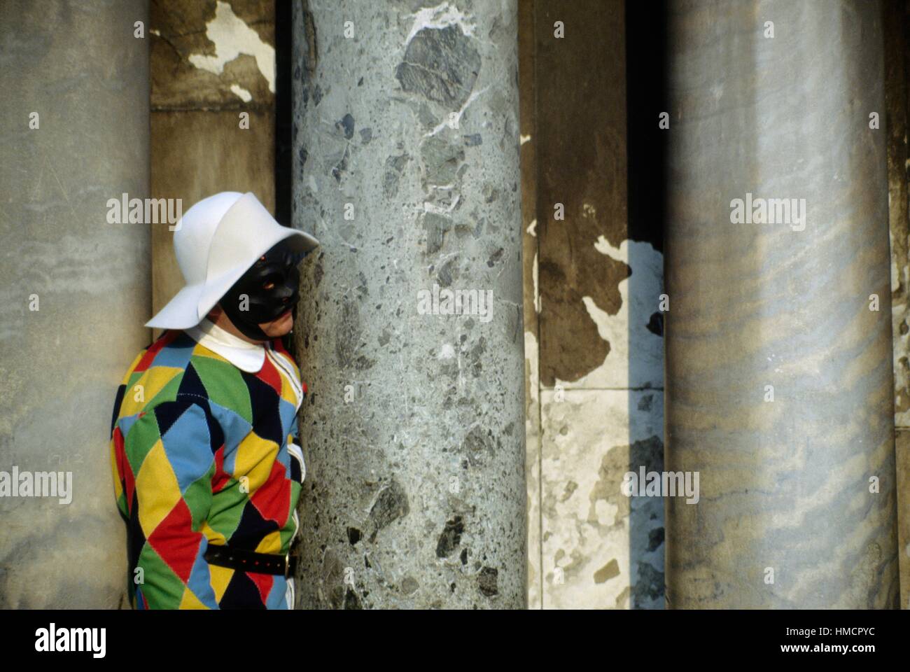 Arlecchino costume di carnevale di Venezia, Veneto, Italia Foto stock -  Alamy