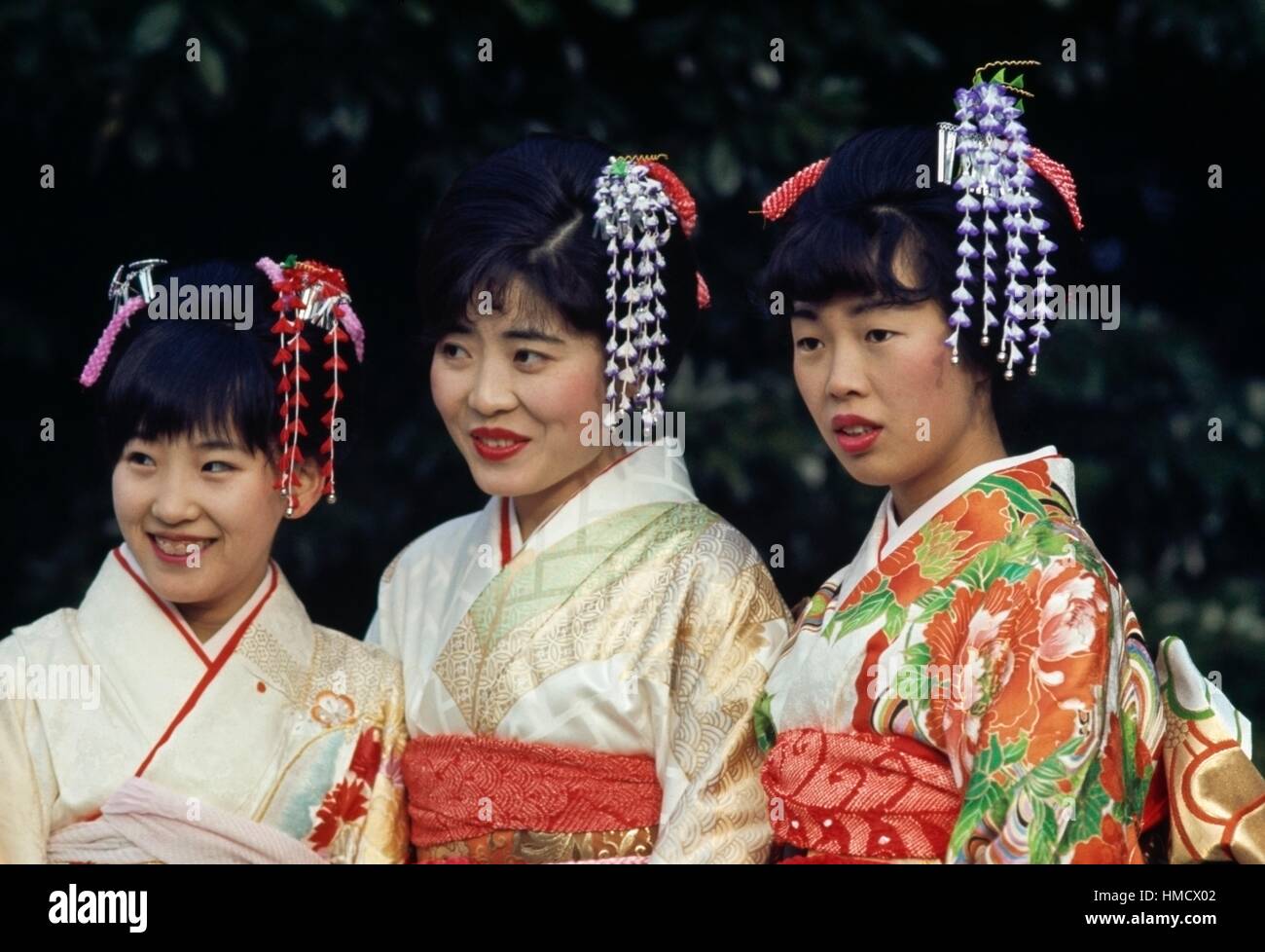 Giovani donne con il tradizionale acconciature, Tokyo, Giappone. Foto Stock