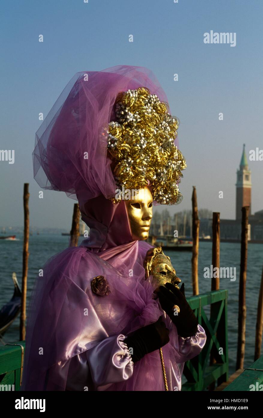 Tulle viola costume di carnevale di Venezia, Veneto, Italia. Foto Stock