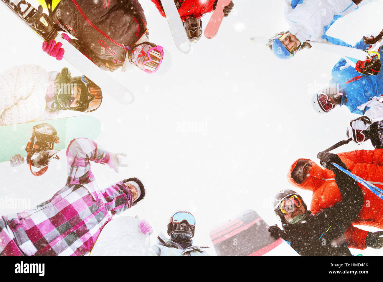 Gruppo amici famiglia ski snowboard resort Foto Stock