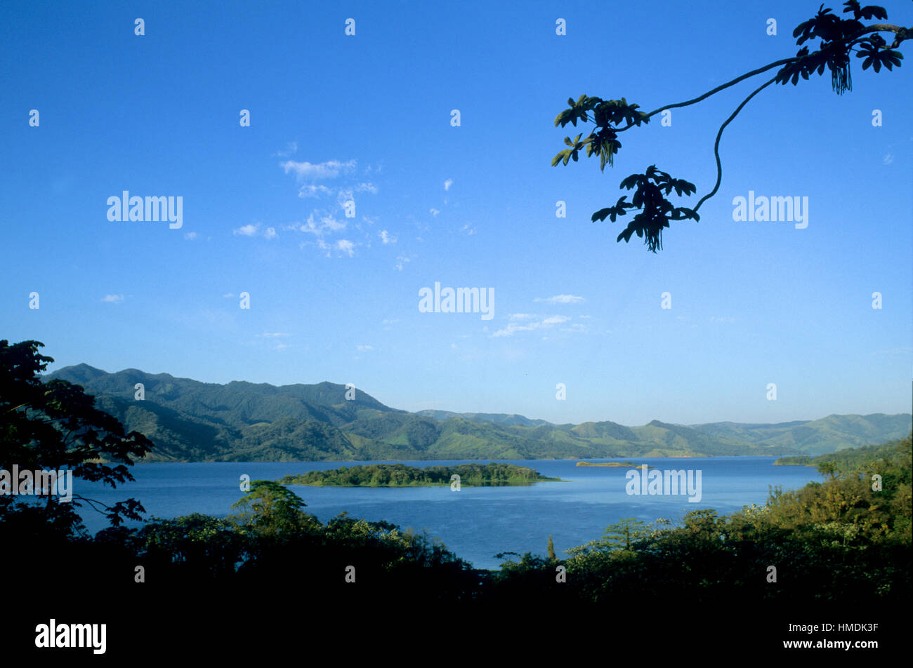 Il Lago di Arenal, guardando ad ovest. Parco Nazionale Arenal, Costa Rica Foto Stock