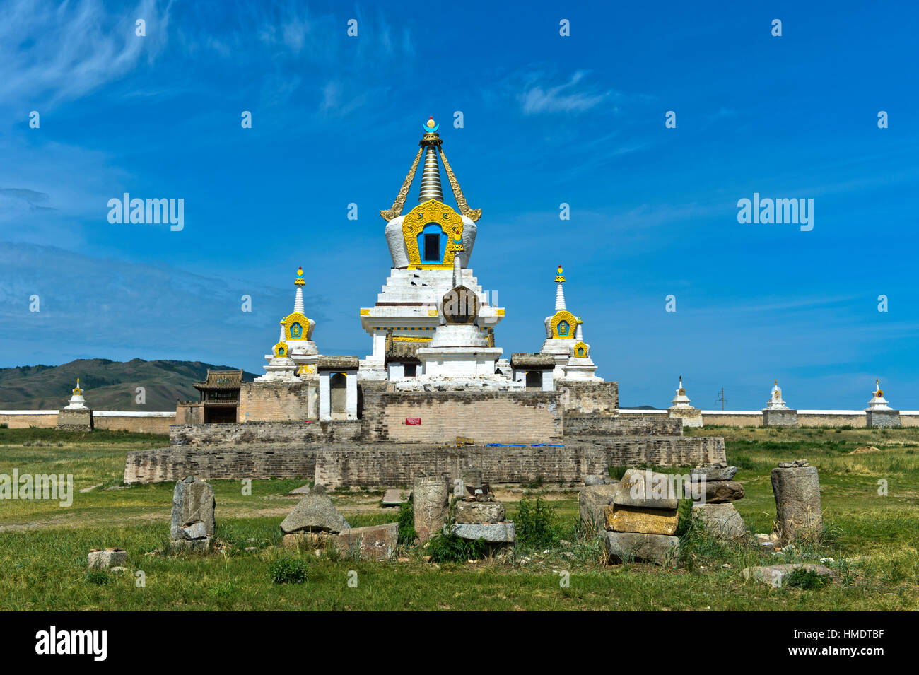 Stupa e il tempio, Erdene Zuu Khiid monastero Karakorum, Kharkhorin, Övörkhangai Aimak, Mongolia Foto Stock