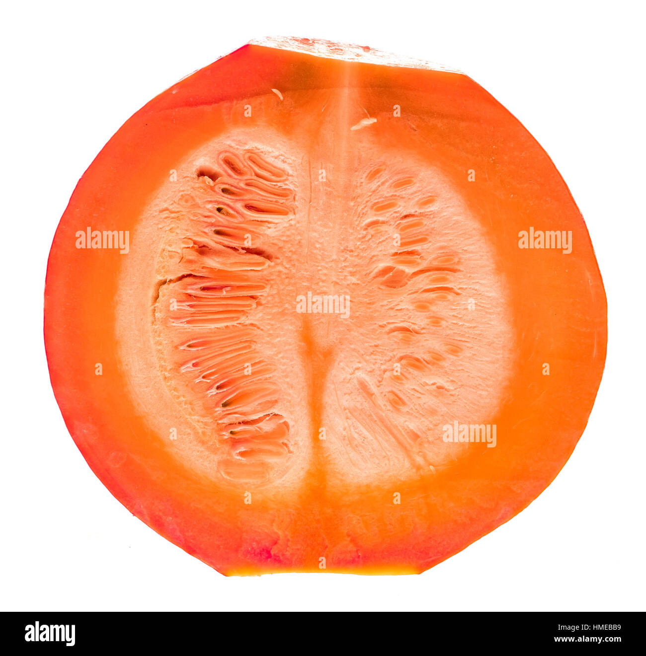 Gli interni del Red kuri squash - arancione zucca Hokkaido isolato su bianco. Uchiki Kuri Squash, Giapponese Squash o Baby Red Hubbard Squash photographe Foto Stock