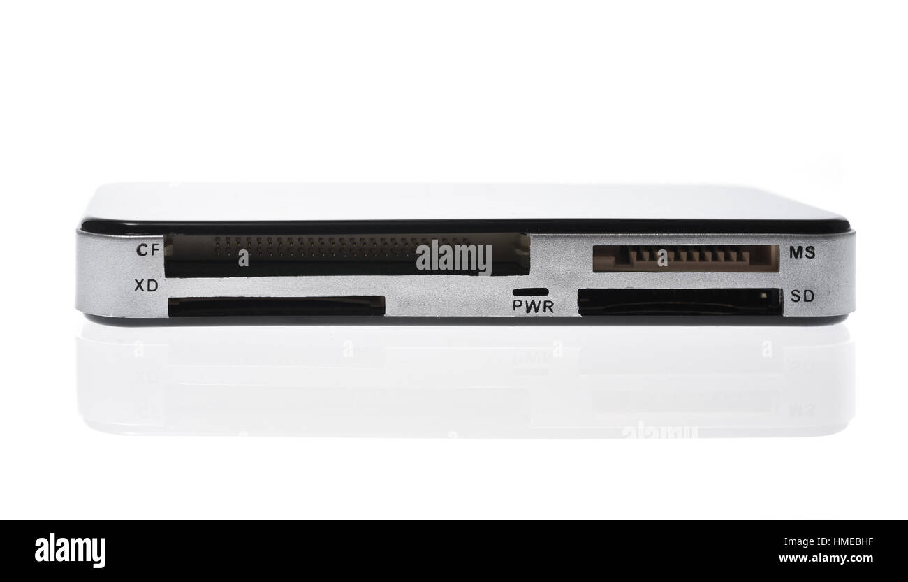 Close up generico esterno USB 3.0 Lettore scheda isolato. Multi card reader per SD, CF, dx, MS, TF e m2 memory card isolato su sfondo bianco Foto Stock