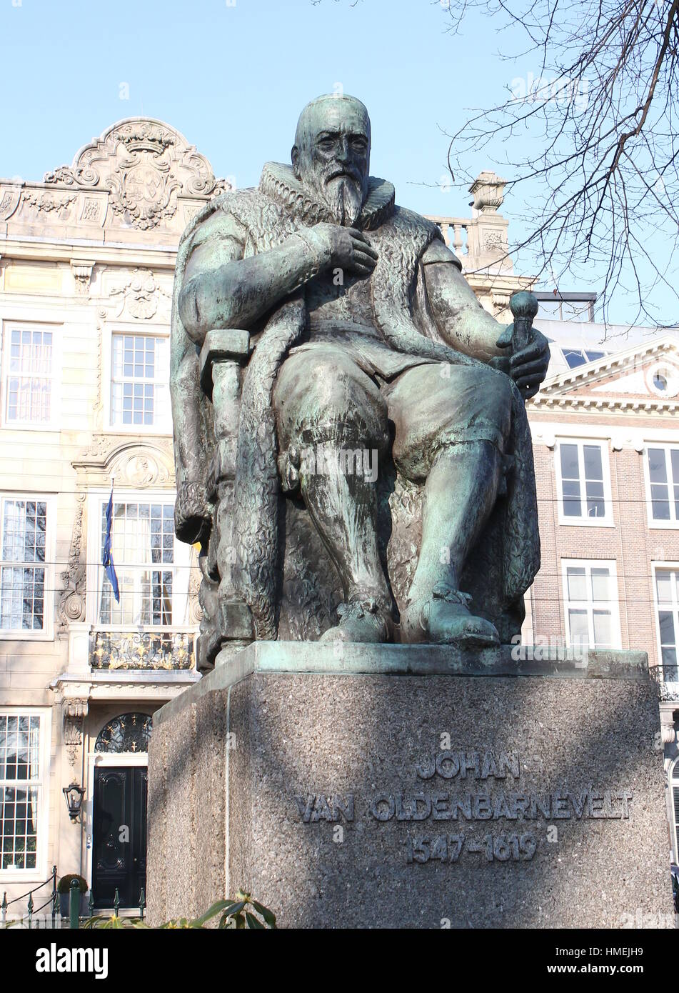 Statua del Dutch Grand Pensionary Johan Van Oldenbarnevelt (1547-1619) nella zona centrale di L'Aia (Den Haag), Paesi Bassi Foto Stock