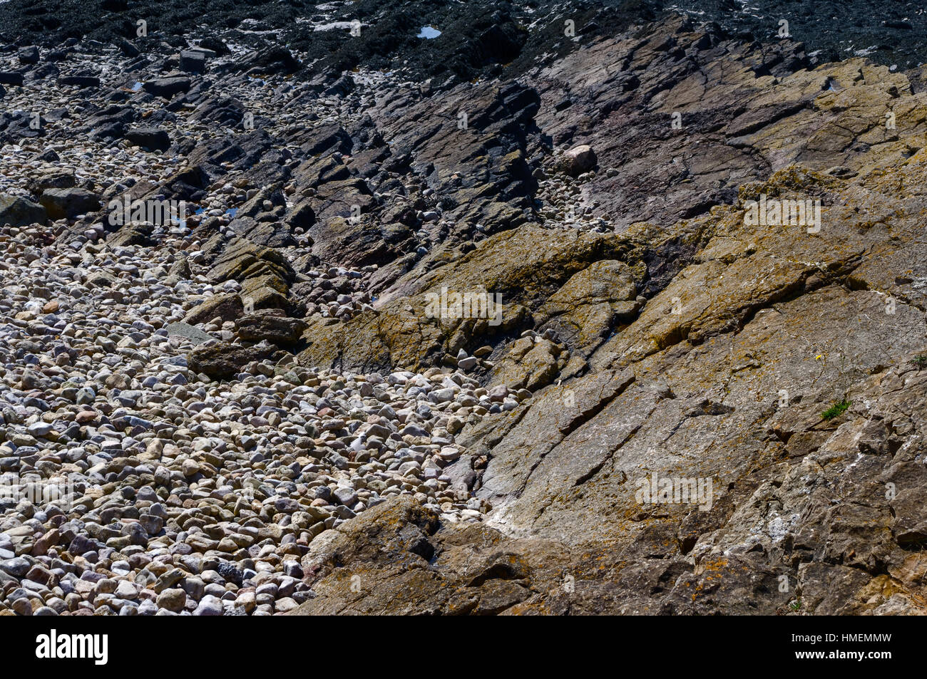 Rocce sulla riva di Clevedon nel Somerset, un sito geologico di interesse. Clevedon Shore sito geologico di particolare interesse scientifico. Foto Stock