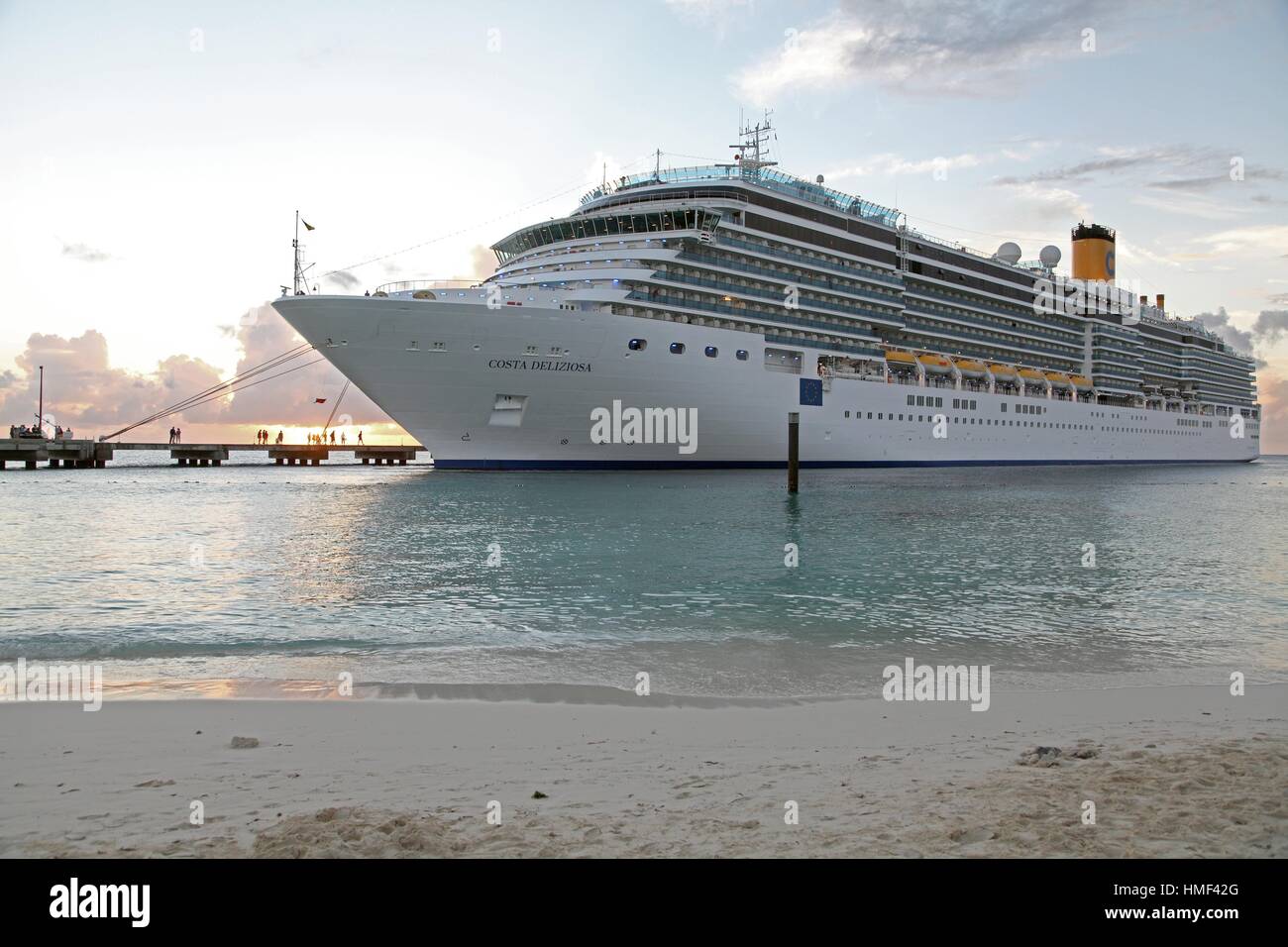 Costa Crociere Cruise ormeggiata nel porto di Grand Turk, Turchi  Britanniche, Isole territorio di oltremare, dei Caraibi Foto stock - Alamy